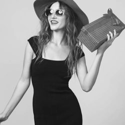 Offrir une paire de lunettes de soleil Michael Kors