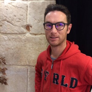 DMLA Nimes-verres Essilor Nimes-opticien de proximite-opticien Nimes-lunettes pour enfants Nimes-lunettes de vue Nimes-optometrie Gard-lentilles de contact Nimes-lunettes pour bebes Gard-opticien pour enfants Gard