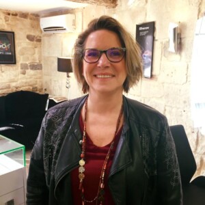 DMLA Nimes-verres Essilor Nimes-opticien de proximite-opticien Nimes-lunettes pour enfants Nimes-lunettes de vue Nimes-optometrie Gard-lentilles de contact Nimes-lunettes pour bebes Gard-opticien pour enfants Gard